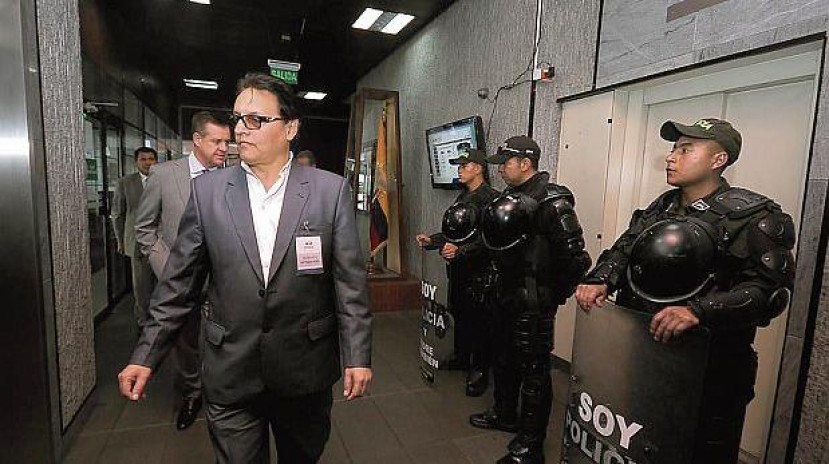 Villavicencio se convirtió en pocos años en el periodista más incómodo para el gobierno de Correa. El 3 de abril, luego de varias peleas judiciales, decidió dejar su país y cruzó la frontera hacia el Perú. Foto: El Comercio