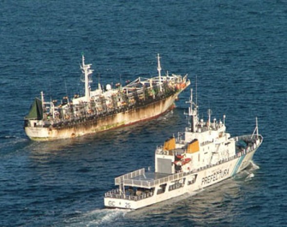 Un potero coreano pescando ilegalmente. (Foto: Prefectura Naval Argentina) 