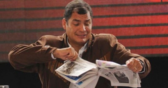 Muitas das grosserias do presidente contra a opinião alheia foram memoráveis (Periodismo Ecuador)