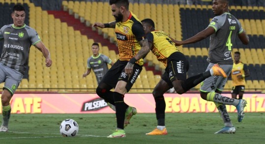 Deportivo Cuenca complicó a Barcelona / Foto: cortesía El Mercurio