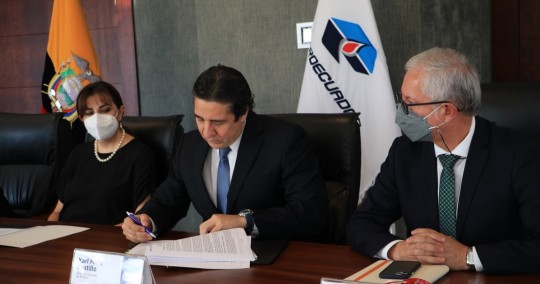 Petroecuador y Primax firmaron contrato para derivados de petróleo / Foto: cortesía Petroecuador