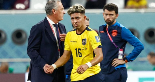 El técnico afirmó que hablará con su familia para ver qué curso da a su carrera / Foto: EFE