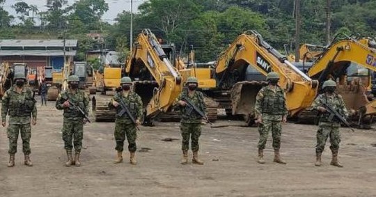108 excavadoras fueron decomisadas en Yutzupino / Foto: cortesía del Ejército