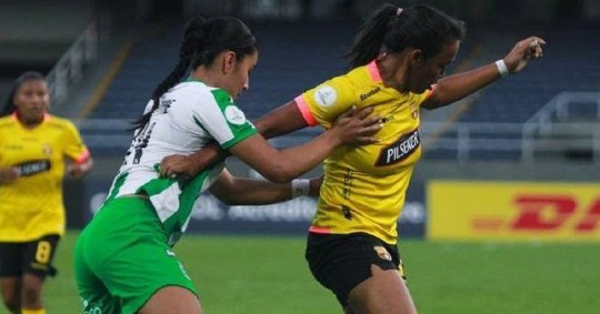 Las colombianas se llevaron la victoria con un doblete de la volante Karina Valencia y un tanto de la atacante Manuela González / Foto: cortesía Radio Huancavilca
