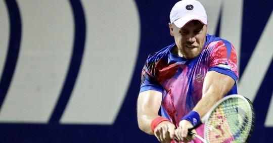 El tenista ucraniano Illya Marchenko se bañó este sábado de alegría al adjudicarse el título del Challenger ATP / Foto: EFE