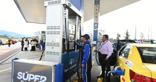 Tanto las gasolinas Súper Premium 95 como la EcoPlus 89 tendrán nuevos precios hasta el 11 de abril / Foto: cortesía Petroecuador