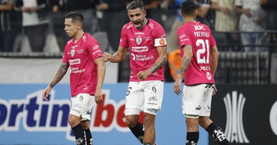 El cuadro rayado se aseguró boletos a la final del torneo y a la Copa Libertadores 2024 / Foto: EFE