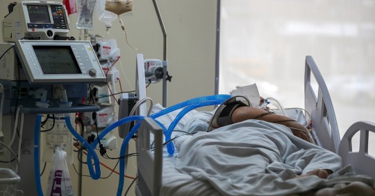 Ecuador registra 5.711 nuevos casos de covid y acumula 697.609 en pandemia / Foto: EFE