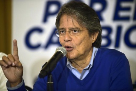 Guillermo Lasso, durante la conferencia de prensa ayer en Quito, donde pidió recuento de votos. Foto: El Economista