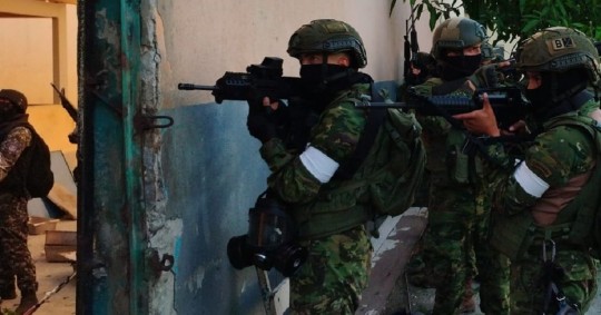 El enfrentamiento entre dos de las bandas rivales que se disputan el control interno de las cárceles comenzó desde el sábado en la Penitenciaría de Guayaquil / Foto: cortesía FF.AA.