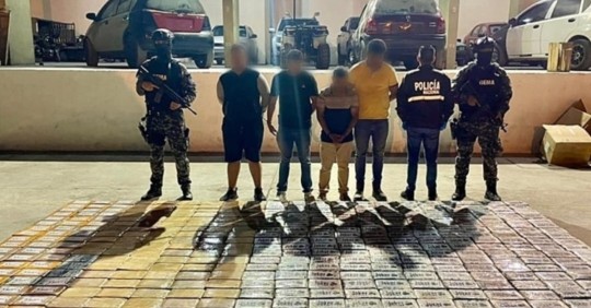 La droga se encontraba camuflada en un falso fondo de una camioneta / Foto: cortesía Fiscalía 