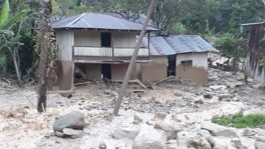 MORONA SANTIAGO.- Las viviendas se encontraban abandonas, indicó un concejal. Foto: Ecuavisa