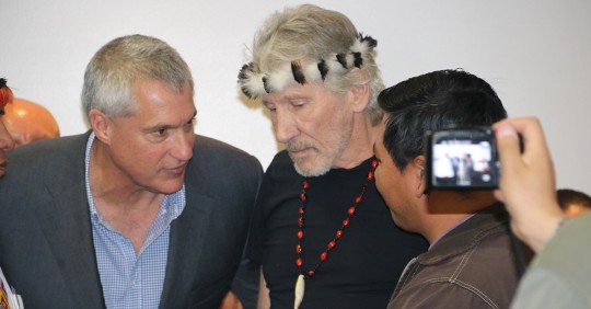 El cofundador de Pink Floyd, quien puso en duda los ataques terroristas de Hamas contra Israel, es accionista de la fraudulenta sentencia ecuatoriana contra Chevron.