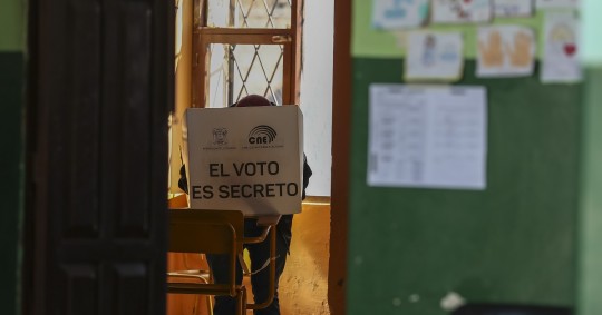 Desde la empresa Montgar, se distribuyeron 2.711 paquetes electorales hacia las provincias de Morona Santiago, Napo, Orellana, Pastaza, Sucumbíos y Zamora Chinchipe / Foto: EFE