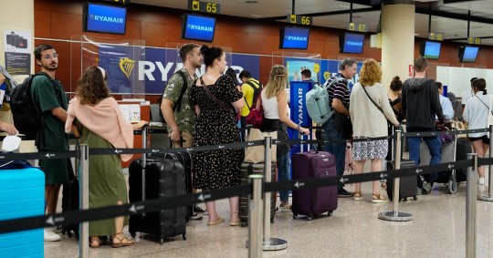 La propuesta de exonerar a ecuatorianos de visado Schengen para viajes de corta estancia dentro del espacio común europeo será votada la próxima semana en el Parlamento Europeo / Foto: EFE