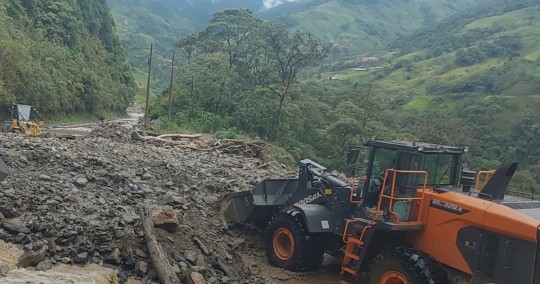 Por las fuertes lluvias registradas en las últimas horas, la vía Zamora-Loja está cerrada en los sectores: La Cascada, El Retorno, Santa Rita, El Tambo, entre otros sitios / Foto: cortesía ministerio de Transporte