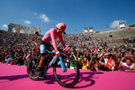 El Team Ineos anunció oficialmente la vinculación de Richard Carapaz. Foto: La Hora