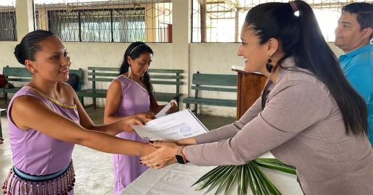 Las productoras recibieron certificados, que les acredita haberse capacitado en 11 módulos / Foto: cortesía ministerio de Agricultura 