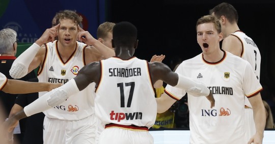 Una final para la historia. Un partido para el recuerdo que no pudo estar más igualado entre los dos mejores equipos del torneo / Foto: EFE