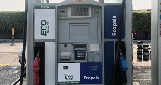 La comercialización de la nueva gasolina se realiza dentro del Plan Piloto que se aplica en 80 gasolineras de Guayas (69), Esmeraldas (9) y Los Ríos (2) / Foto: cortesía Petroecuador