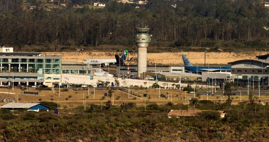 A través de las aerolíneas Latam, Avianca y Arajet, estas nuevas conexiones contribuirán al objetivo marcado por Quito Turismo de cerrar el 2022 con medio millón de visitantes / Foto: EFE