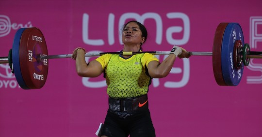 Alexandra Escobar encontró en la halterofilia su escape a la felicidad / Foto: EFE