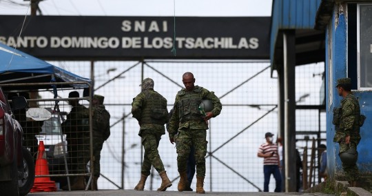 (SNAI) sostuvo que, "para precautelar la vida, el orden y seguridad, se realizó el traslado de 76 personas privadas de libertad (de la cárcel) de Santo Domingo a otro centro”. / Foto: EFE