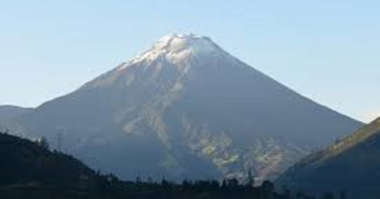 A las 15.53 del pasado domingo el ECU 911 recibió una llamada que detallaba que una turista nacional perdió su rumbo ascendiendo al volcán Tungurahua/ Foto: cortesía
