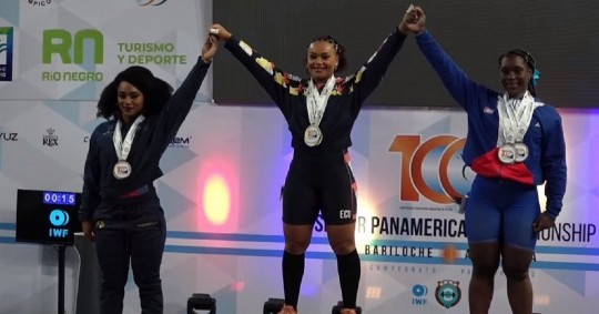 Neisi Dajomes y Tamara Salazar mantuvieron un duelo apasionante en el Panamericano de Levantamiento de Pesas/ Foto: Cortesía Deporte Total