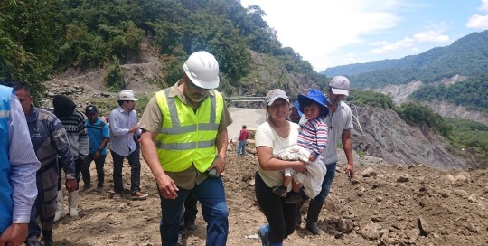 La carretera quedó destruida por la erosión del río Coca. Ocurrió en diciembre de 2021 / Foto: cortesía ministerio de Transporte 