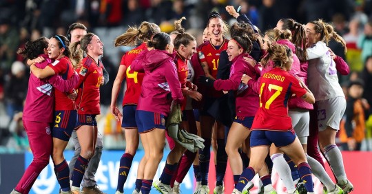 El resultado supone un doble triunfo para las españolas: además del inédito pasaporte a la final, batieron por primera vez al conjunto nórdico / Foto: EFE