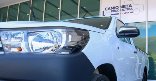 La iniciativa presenta un portafolio de camionetas nacionales e importadas a precios reducidos con la exoneración del Impuesto a los Consumos Especiales (ICE) / Foto: cortesía ministerio de Producción