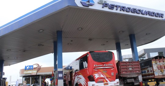 La gasolina Súper bajó de precio por cuarto mes consecutivo / Foto: cortesía Petroecuador)