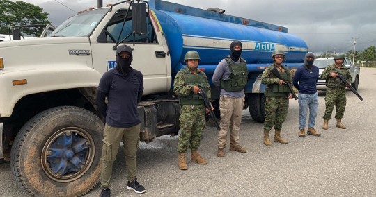 La gasolina blanca es un precursor químico que utilizan las mafias del narcotráfico para procesar la droga / Foto: cortesía Fuerzas Armadas