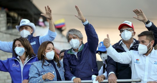 Guillermo Lasso recorre barrios del sur de Quito en cierre anticipado de campaña / Foto EFE