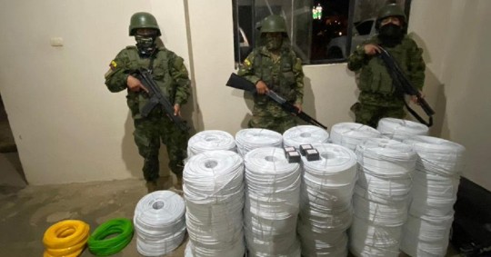 Los hallazgos ocurrieron en una vivienda en Centinela del Cóndor y en Guayzimi./ Foto: cortesía FF.AA