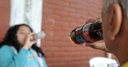 Un estudio en Latinoamérica revela los impactos del consumo de bebidas azucaradas / Foto: EFE