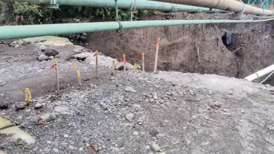 Estas labores preventivas permitirán alejar a la torre, a 20 metros de los puntos críticos de la zona / Foto: cortesía Petroecuador