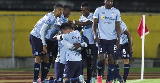 Universidad Católica venció a Banfield; Emelec cayó ante Palmeiras / Foto: EFE