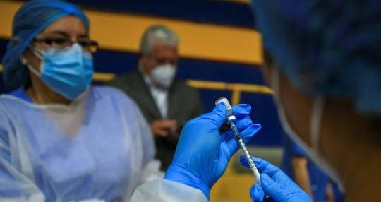 Ecuador inicia vacunación de niños desde 12 años con enfermedades agravantes / Foto: EFE