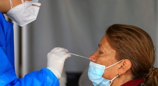 Ecuador supera los 800.000 casos de covid-19 / Foto: EFE