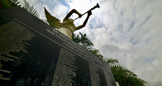 Ecuador, dos años sin cerrar la dolorosa herida abierta por el covid-19 / Foto: EFE