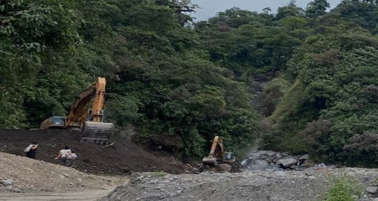 La erosión regresiva del cauce del río Coca dejó sin conectividad por esta arteria vial a tres provincias de la región amazónica / Foto: cortesía ministerio de Transporte
