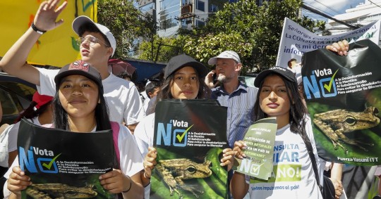 En la marcha participaron gremios mineros y también estudiantes que están en contra de frenar estas dos actividades / Foto: EFE