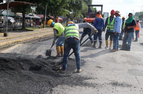 Mantenimiento vial en Orellana registra avance del 70 % - Foto cortesía Ministerio de Obras Públicas 