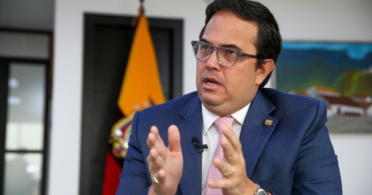 El ministro afirmó que las moratorias establecidas para concesiones mineras y petroleras no afectarán los planes del Gobierno  / Foto: EFE