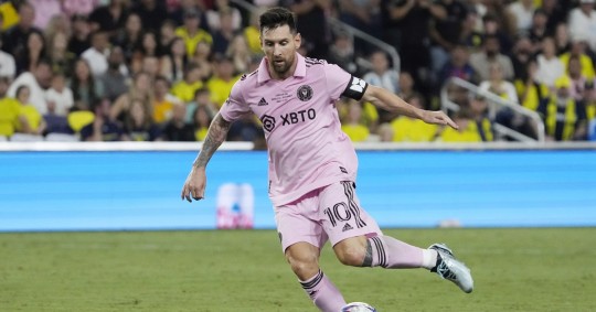 El conjunto de rosa optará a su segundo trofeo tras darle la vuelta a un partido que iba perdiendo por 2-0, con un gol en el minuto 97 de Leonardo Campana / Foto: EFE