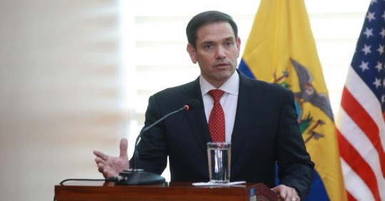 El senador fue recibido por el ministro de Relaciones Exteriores y Movilidad Humana, Juan Carlos Holguín / Foto: cortesía Cancillería