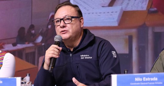 Los ministros del Interior de Ecuador, Juan Zapata, y de Perú, Vicente Romero se reúnen el jueves en la ciudad peruana de Tumbes / Foto: cortesía Ministerio del Interior