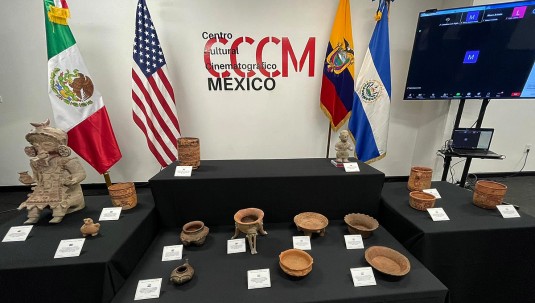 En el conjunto de obra se encontraban 12 piezas originarias de culturas de El Salvador y 3 piezas de Ecuador / Foto: EFE